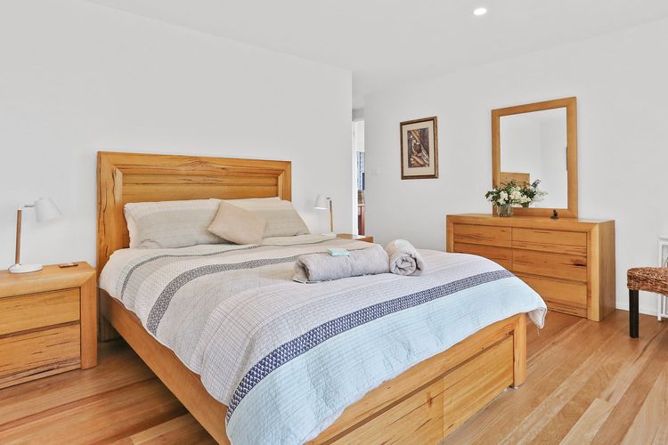 CUTTAGEE VIEWS: 22 Cuttagee Beach Rd- Luxury, ocean, beach front