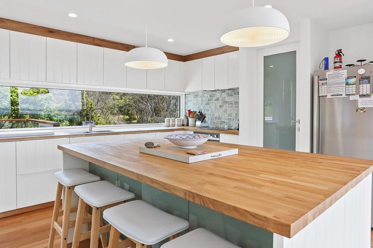 CUTTAGEE VIEWS: 22 Cuttagee Beach Rd- Luxury, ocean, beach front