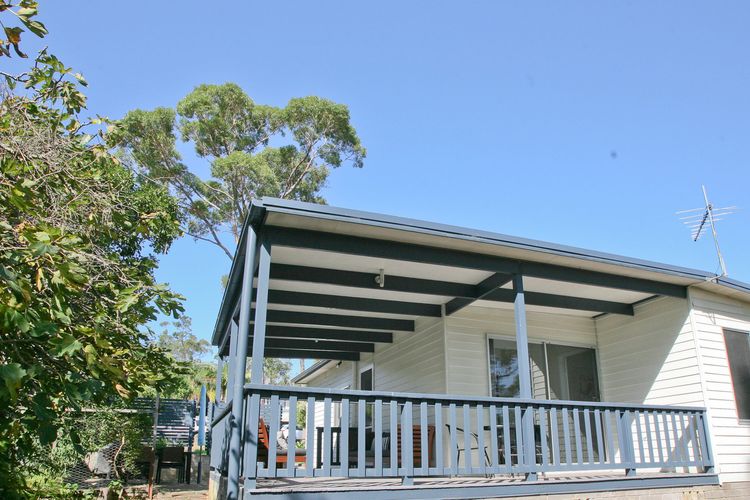 EIGHT ON THE LAKE: 8 Fairhaven Point Way- Lakefront