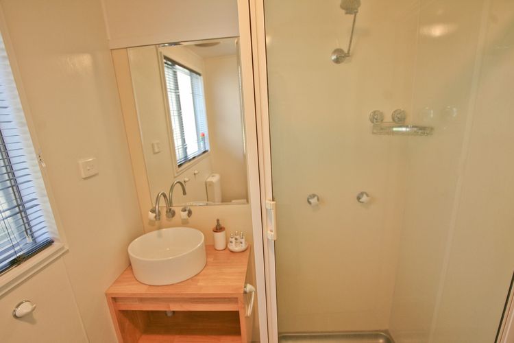 EIGHT ON THE LAKE: 8 Fairhaven Point Way- Lakefront