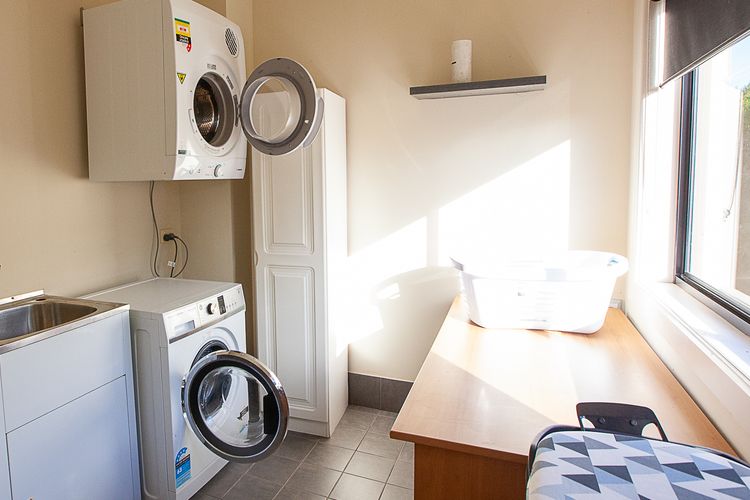 ADELONG: Secluded Beach house- Linen provided Bermagui