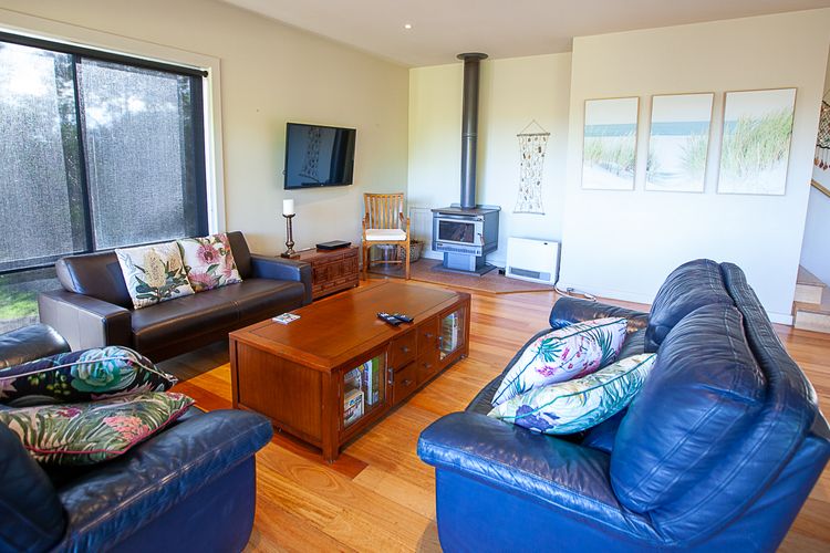 ADELONG: Secluded Beach house- Linen provided Bermagui