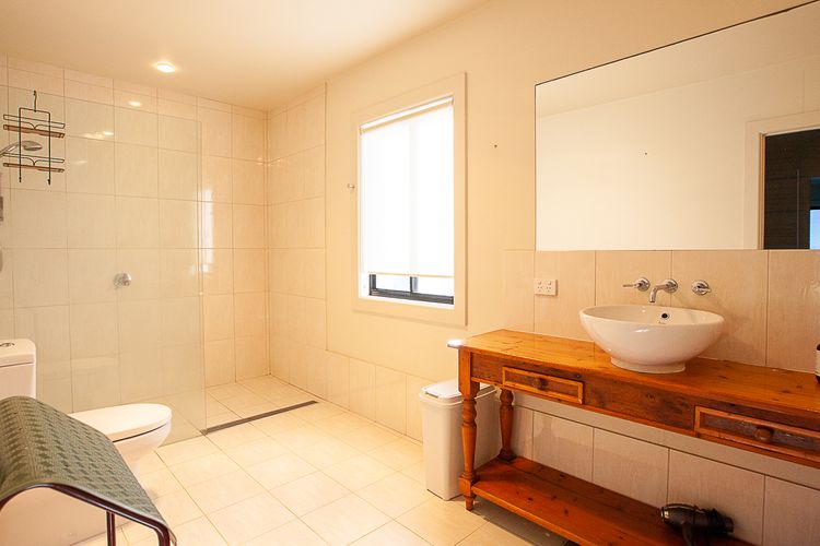 ADELONG: Secluded Beach house- Linen provided Bermagui