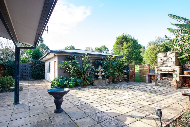 ADELONG: Secluded Beach house- Linen provided Bermagui