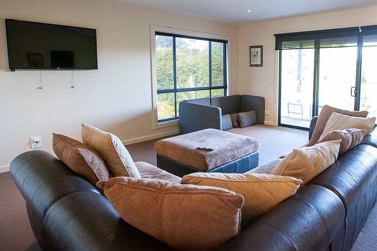 ADELONG: Secluded Beach house- Linen provided Bermagui