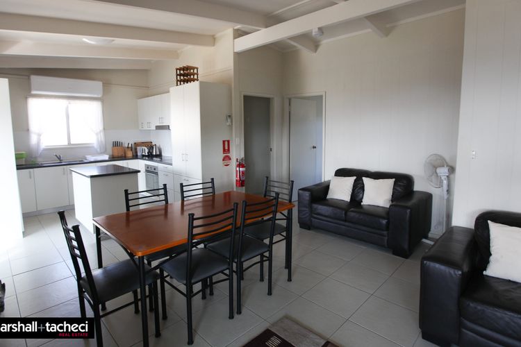 FISHOS HANGOUT 1- 1//21 Sinclair St