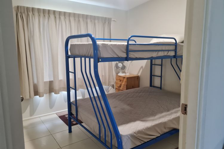 FISHOS HANGOUT 1- 1//21 Sinclair St