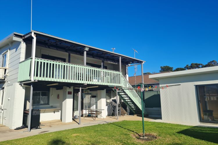 FISHOS HANGOUT 1- 1//21 Sinclair St