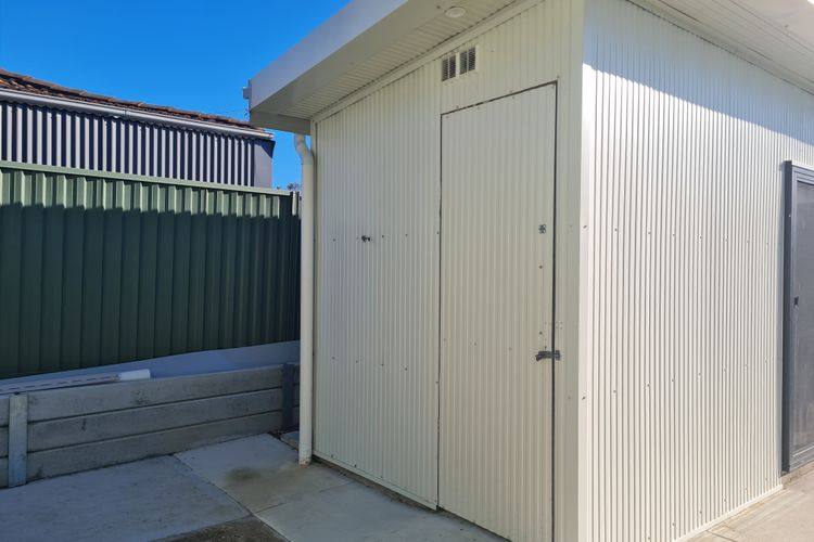 FISHOS HANGOUT 1- 1//21 Sinclair St