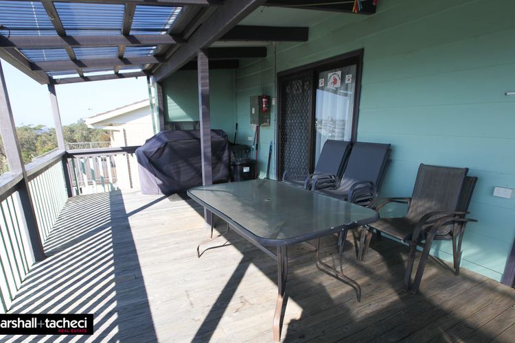 FISHOS HANGOUT 1- 1//21 Sinclair St