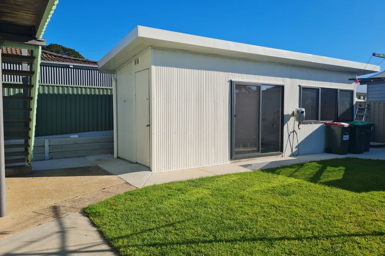 FISHOS HANGOUT 1- 1//21 Sinclair St