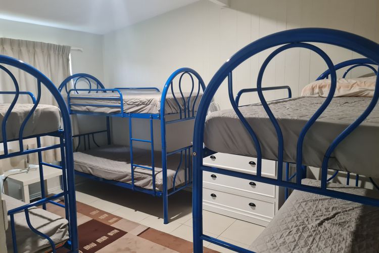 FISHOS HANGOUT 1- 1//21 Sinclair St