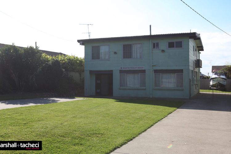 FISHOS HANGOUT 2- 2/21 Sinclair Street