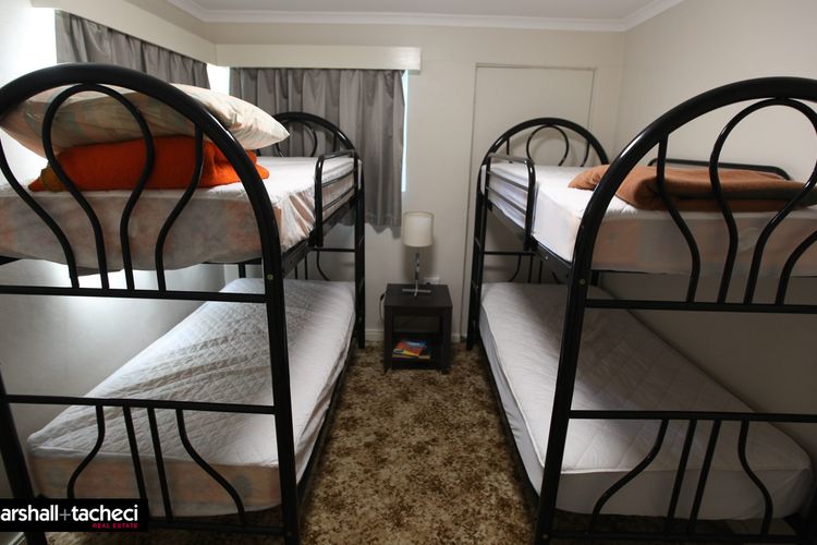 FISHOS HANGOUT 2- 2/21 Sinclair Street