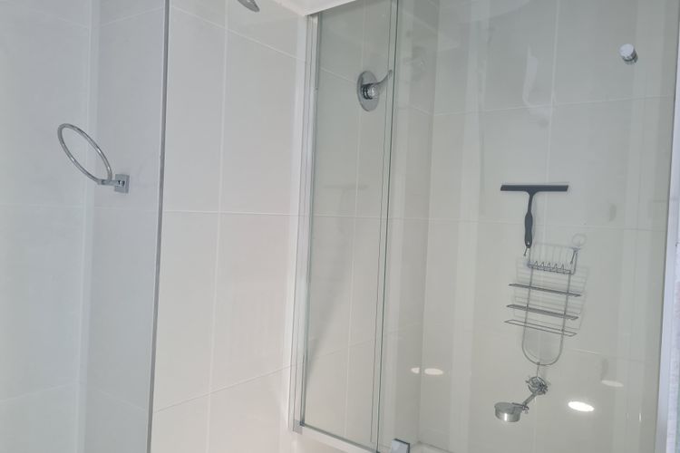 FISHOS HANGOUT 2- 2/21 Sinclair Street