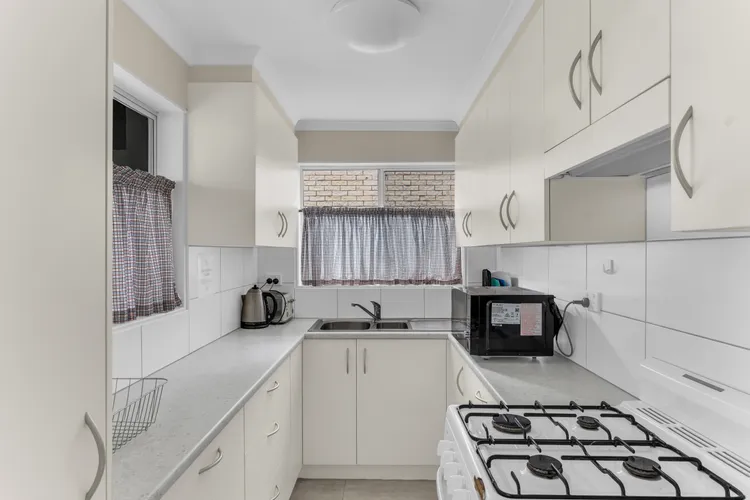 Fishos Hangout 2 – Unit 2 Sinclair St 21