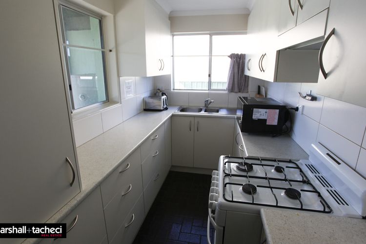 FISHOS HANGOUT 2- 2/21 Sinclair Street