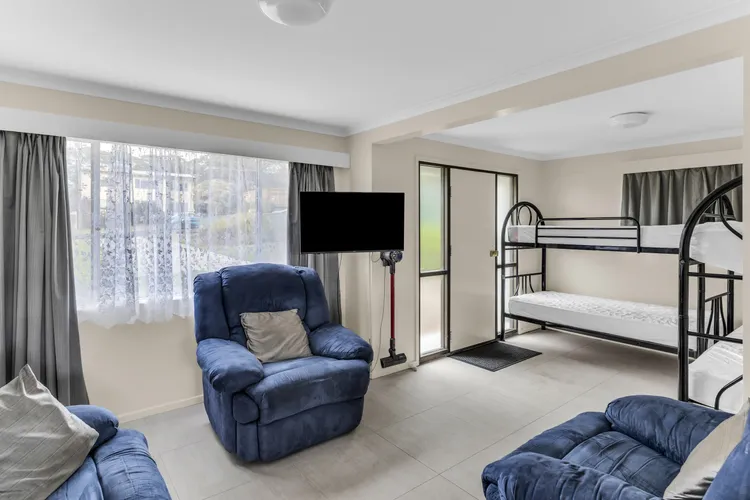 Fishos Hangout 2 – Unit 2 Sinclair St 21