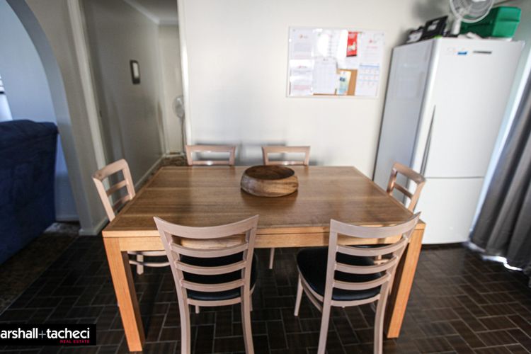 FISHOS HANGOUT 2- 2/21 Sinclair Street