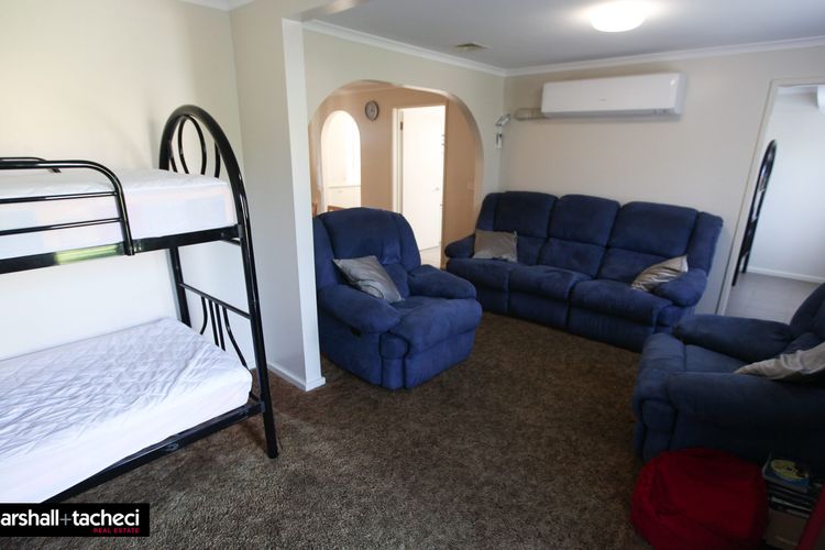 FISHOS HANGOUT 2- 2/21 Sinclair Street