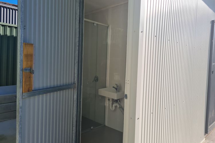 FISHOS HANGOUT 2- 2/21 Sinclair Street