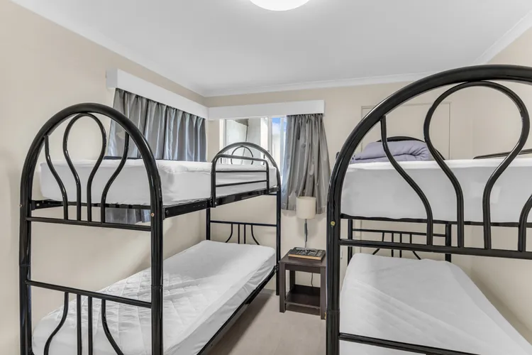 Fishos Hangout 2 – Unit 2 Sinclair St 21