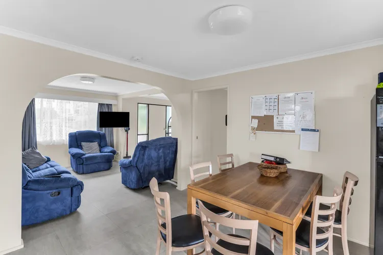 Fishos Hangout 2 – Unit 2 Sinclair St 21