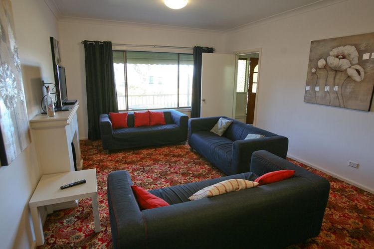 GULL COTTAGE: 7 Pacific Drive- Ocean views