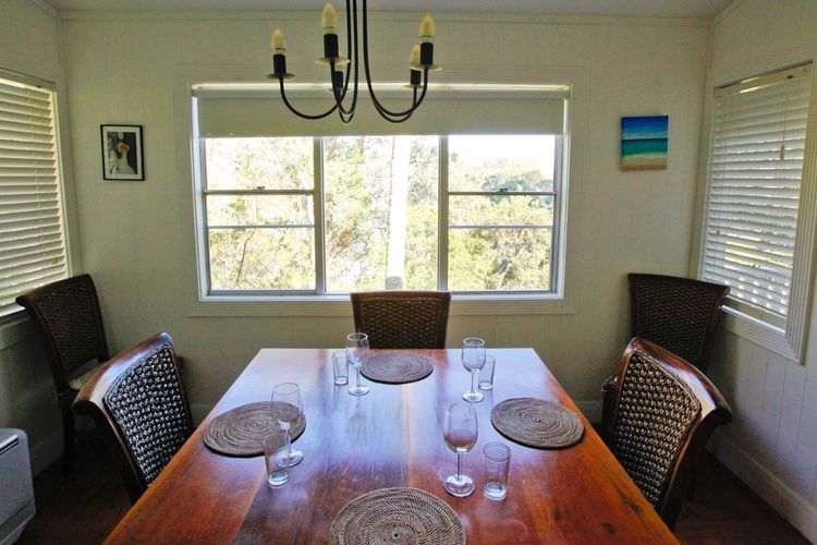 LAKEHOUSE AKOLELE: 19 Flower Circuit- Wallaga Lake Bermagui