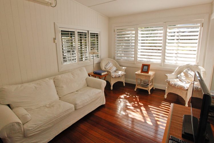 LAKEHOUSE AKOLELE: 19 Flower Circuit- Wallaga Lake Bermagui