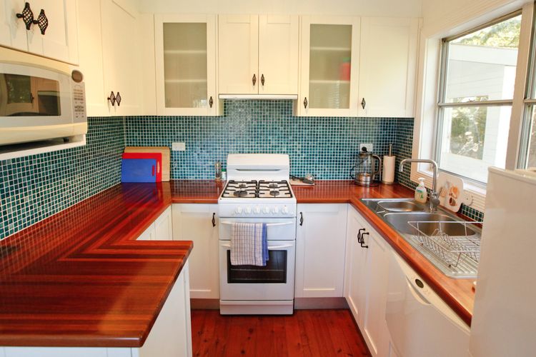 LAKEHOUSE AKOLELE: 19 Flower Circuit- Wallaga Lake Bermagui