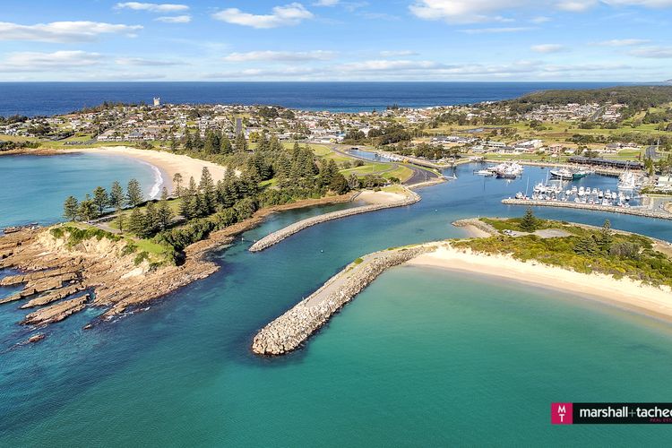MARINA TOWNHOUSE 1: 1/6 Wapengo Street- Walk to beach Bermagui