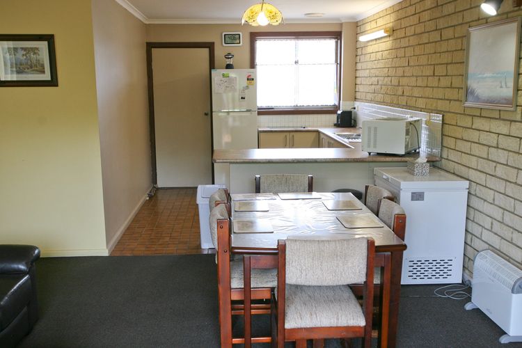 MARLIN WATERS 10: 10/8 Narira Street- By the river