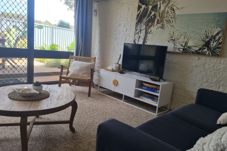MARLIN WATERS 6: 6/8 Narira Street Holiday Unit , walk to beach and river, Bermagui