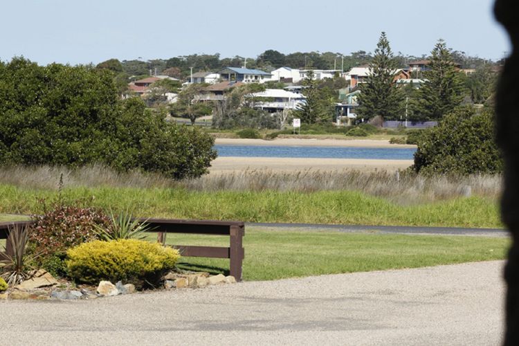 MARLIN WATERS 6: 6/8 Narira Street Holiday Unit , walk to beach and river, Bermagui