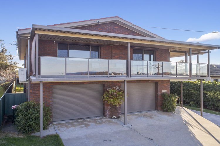 MUMBULLA HOUSE: 22A Mumbulla Street- Large home with linen