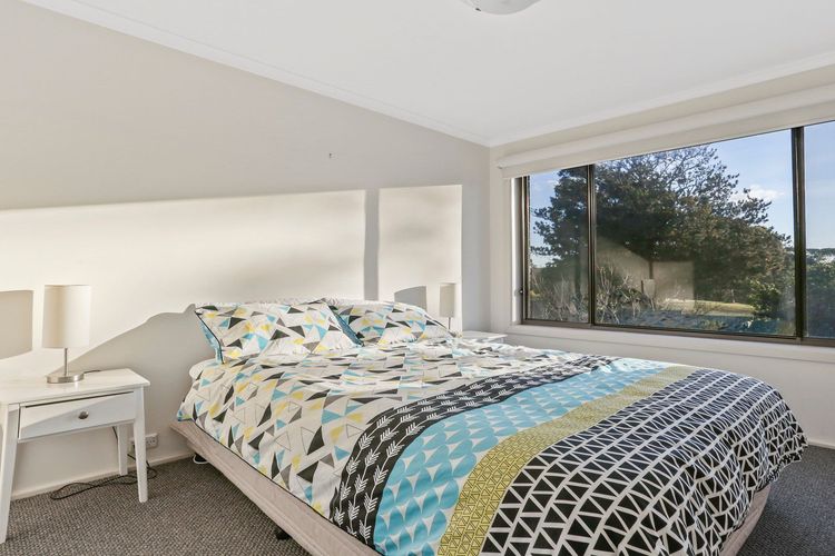 MUMBULLA HOUSE: 22A Mumbulla Street- Large home with linen