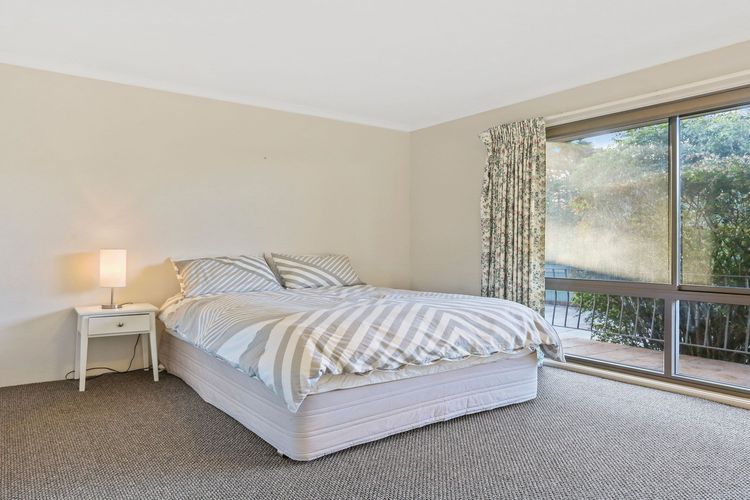 MUMBULLA HOUSE: 22A Mumbulla Street- Large home with linen