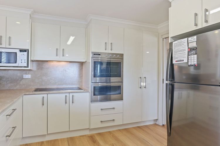 MUMBULLA HOUSE: 22A Mumbulla Street- Large home with linen