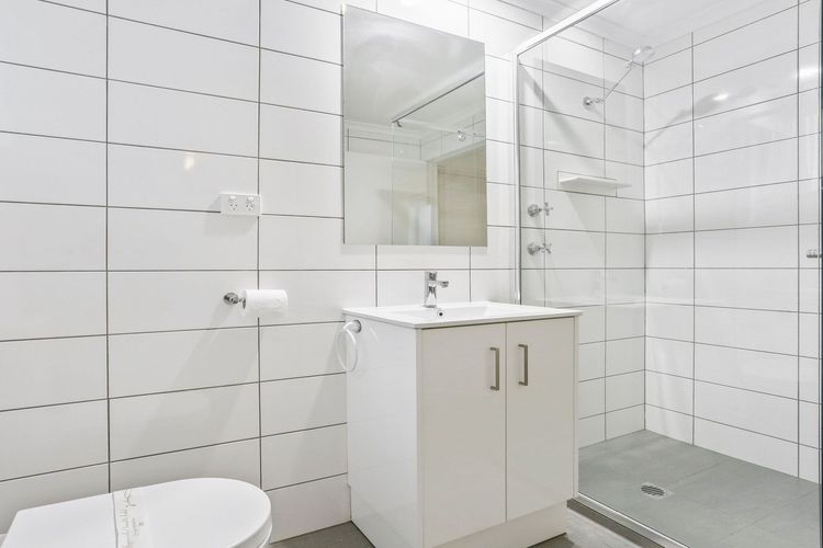 MUMBULLA HOUSE: 22A Mumbulla Street- Large home with linen