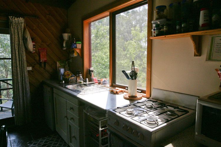 NUTLEY COTTAGE: 74 Nutley’s Creek Road- River view