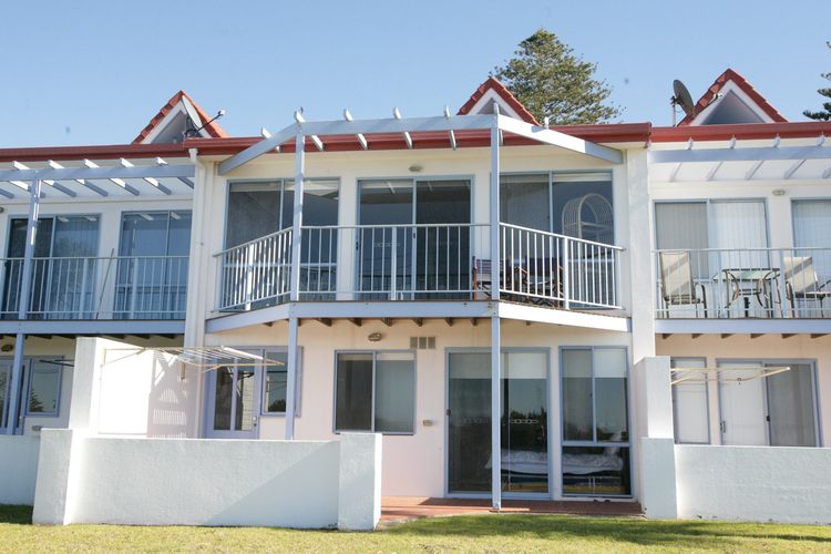 OCEAN ESCAPE: Twin Pines 8 – Ocean views with spa