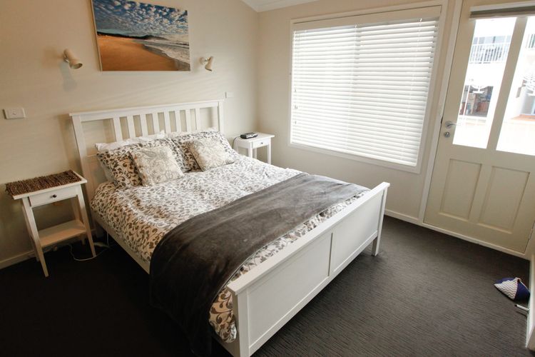 OCEAN ESCAPE: Twin Pines 8 – Ocean views with spa