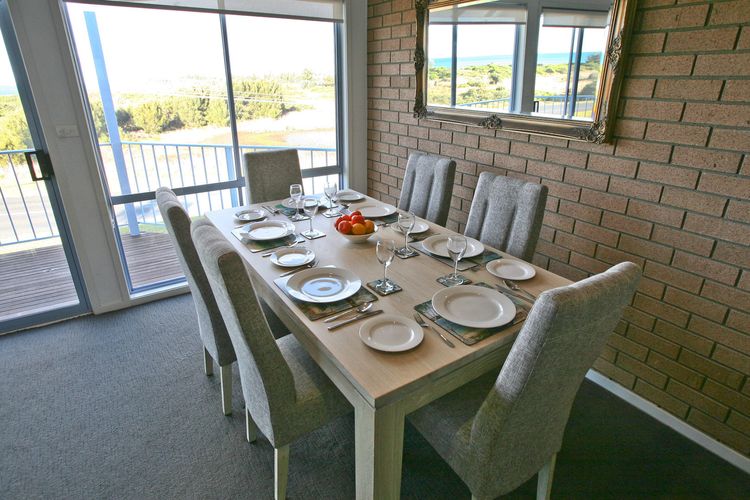 OCEAN ESCAPE: Twin Pines 8 – Ocean views with spa