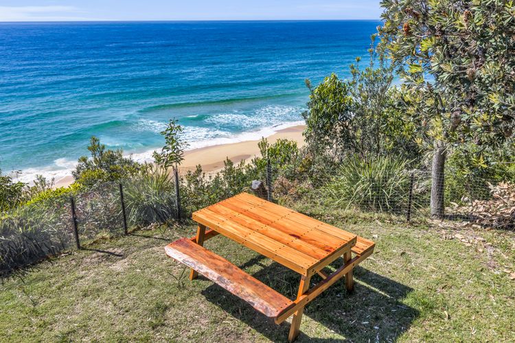 OCEAN LOOKOUT: 69 Bunga St- Magnificent ocean view