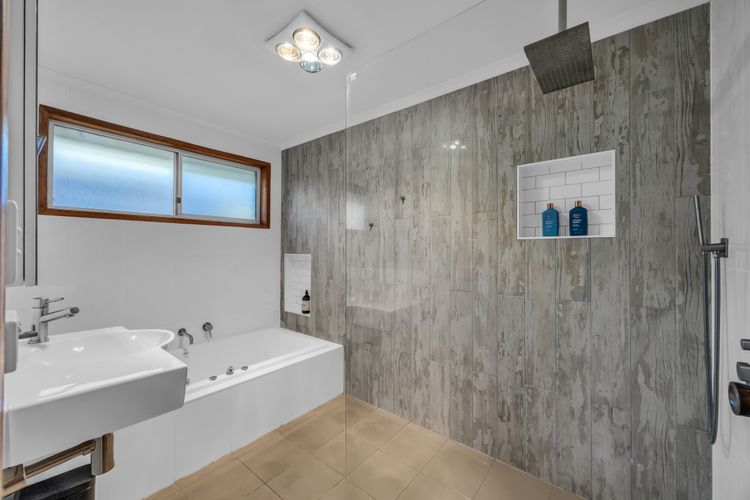 OCEAN LOOKOUT: 69 Bunga St- Magnificent ocean view