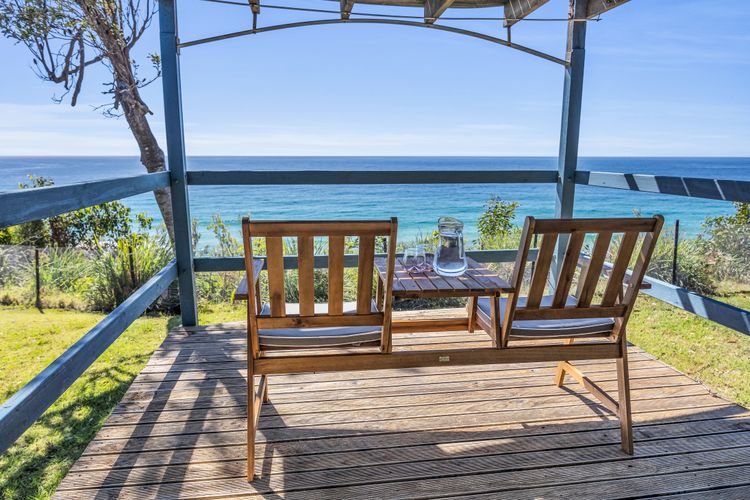 OCEAN LOOKOUT: 69 Bunga St- Magnificent ocean view
