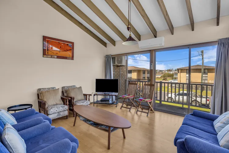 Outlook 1 – Unit 1 Narira St 9