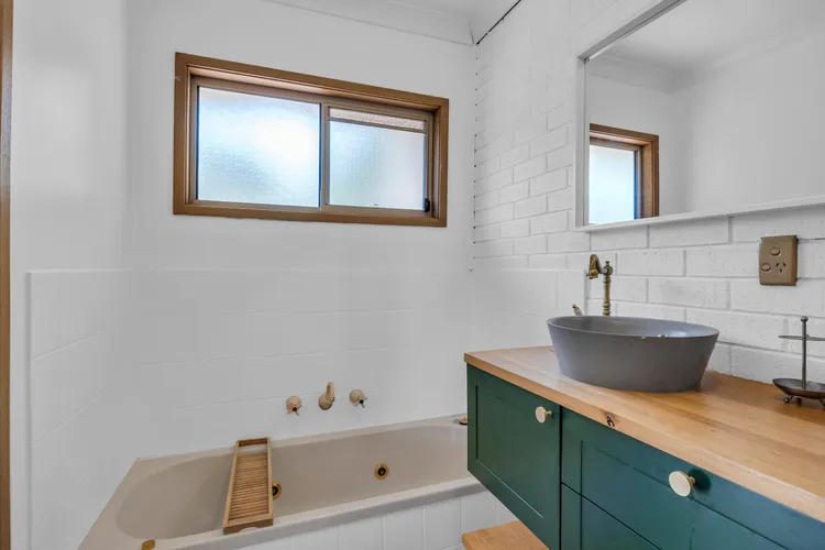 Outlook 1 – Unit 1 Narira St 9