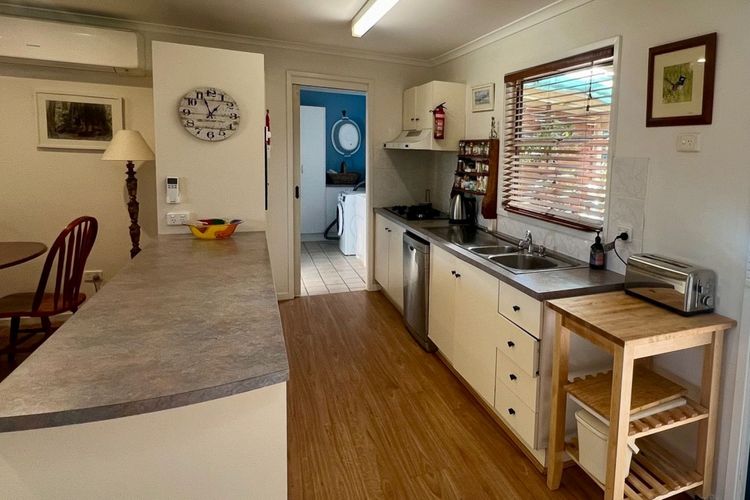 THE NEST: Central, comfortable pet friendly home – 9 Dromedary Court